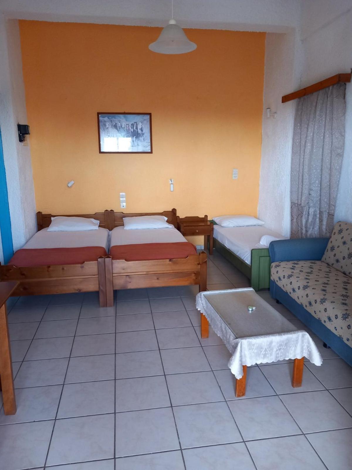 Antikristo Rooms Karteros Exterior foto