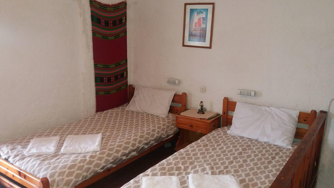Antikristo Rooms Karteros Exterior foto